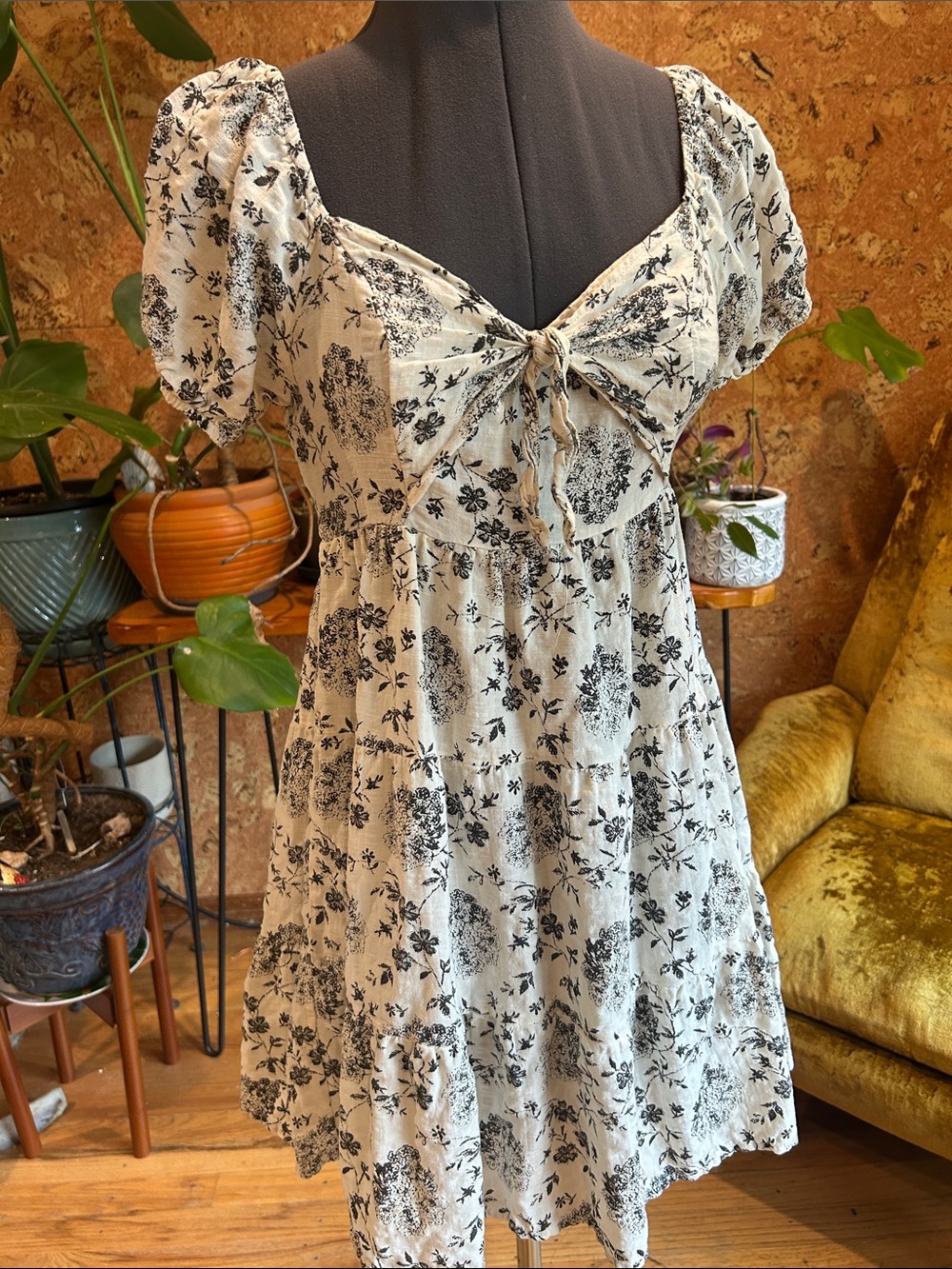 Adorable Linen Prairie Chic Tie-Front Black Floral Peasant Dress ✨EUC